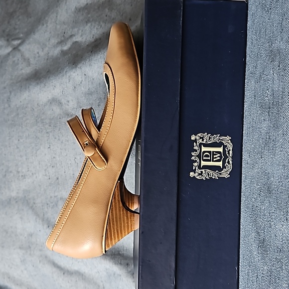 Nude leather round toe kitten heels size 7.5 - Picture 4 of 10